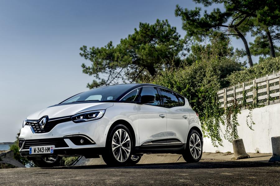  Renault Scenic Hybrid Assist 2016 года  (фото 7 из 10)
